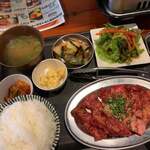 肉焼・モツ焼 牛豚鶏ラーメン 焼肉  拉麺 GON - 