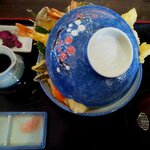 塩で食べる海鮮てんぷら 汐彩 - 海鮮天丼：1100円（税込）