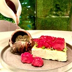 Plaiga TOKYO - お祝いの薔薇のケーキ　濃厚チーズとピスタチオの香ばしさが最高に美味しい♫  感謝！