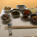 Sushi Fujirou - 「タン元」、「2週間熟成の昆布締め」、「16時間炊いた鰯」、「つぶ貝の煮付け」、さらに「たらこ」