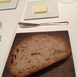 ★8.5グランフェルマージュの発酵バター＆★7メゾンカイザーのライ麦パン
