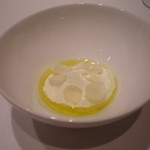 ★8　塩とオリーブ油が主役　山羊乳のバヴァロア