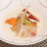 ラグナヴェール東京 - 海老・鮪・生雲丹　柔らかな卵と冷製スープ仕立て
                                海老風味のジュレと西洋山葵の風味