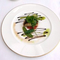 レストラン ブリーズヴェール - スズキのポワレ　バルサミコとベビールーコラを添えて
                