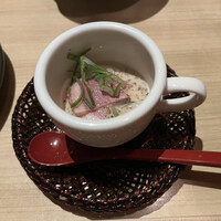 美食 個室・炭火焼・ワイン 縁 新宿店 - お通しの茶碗蒸し