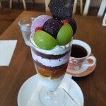 クリクリ - 栗とブドウのパフェ¥1050(~2022.10.10)