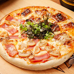bacon and mushroom pizza