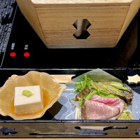 瓢嘻 京橋店 - 先付け(胡麻豆腐、和牛ローストビーフ)