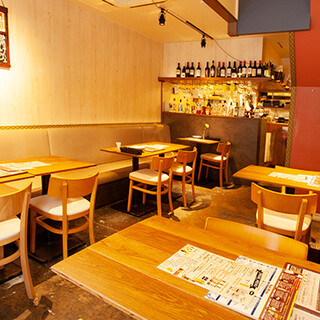 隠れ家的雰囲気の落ち着いた空間は、各種お集まりにも最適