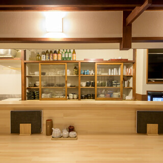 Private rooms available for banquets! A quiet, hidden house izakaya nestled in a serene street.