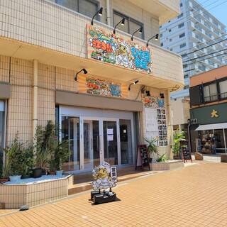 Right in front of Enoshima Ohashi Bridge! Access from the station is also excellent!