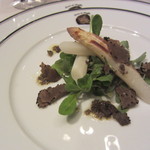 Terres de Truffes, Tokyo - ロワール産ホワイトアスパラガスのサラダ仕立て トリュフタップナードソース