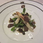 Terres de Truffes, Tokyo - ロワール産ホワイトアスパラガスのサラダ仕立て トリュフタップナードソース