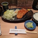 とんかつ大和田 - 昼：ロースかつ定食（９５０円）