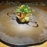 隼 - ②脂とメロン
      山形県平田牧場の金華豚〜豚トロとメロンのフリット　北海道菅原農園さんのハーブ　25年熟成のバルサミコ