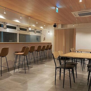 Lounge x Cafeterias x Izakaya (Japanese-style bar) ☆ Have a wonderful experience in a stylish interior ♪