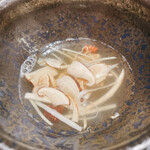 蒼 - 神経締め鱧のコンソメ　岩手の松茸