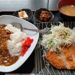 Izakaya Kiraku - やわらかとんかつとひき肉のカレー 850円、ご飯と味噌汁のお替わり無料になります