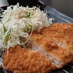 Izakaya Kiraku - やわらかとんかつとひき肉のカレー 850円、ご飯と味噌汁のお替わり無料、やわらかとんかつになります