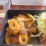 鷹羽 - 鷹羽弁当、日替りのおかず牛すき