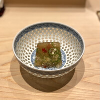 鮨 龍次郎 - ・夏野菜と毛蟹の煮凝り