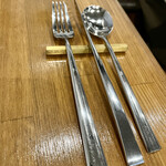 渡辺料理店 - カトラリーもシンプルでビストロらしい　ちょっと使いにくいけどｗ