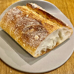 渡辺料理店 - ご近所のたむらパンのバゲット　カリッと香ばしく自然な甘さです