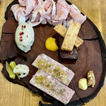 渡辺料理店 - シャルキュトリボード　全部自家製です　このブーダンノワールは出色の出来でした