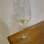 渡辺料理店 - 渡辺さんの審美眼に適うワイングラスが美しい