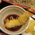 蕎麦きり 京橋 山茂登 - 海老天をそばつゆで