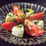 完熟トマトとカマンベールチーズ 完熟トマトとカマンベールチーズ