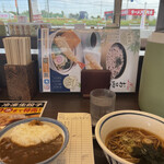 山田うどん - 表は国道が走ってます