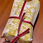 いづ重 - こちらは鱧姿寿司　3切れのミニサイズです