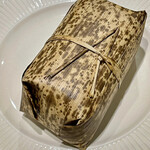 いづ重 - 竹皮で日持ちするようにしっかり巻いてあります