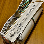 いづ重 - 鯖寿司全景です　お箸が付いていたの知らなかったｗ