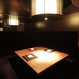 落ち着いた半個室席や、会食に最適な完全個室もご用意