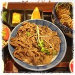 健康美食　健美 - 今日のランチでした。十割蕎麦が主役なんだけど、丼もこの通りジャンボ！さすが新橋、生半可なボリュームじゃないね(汗)