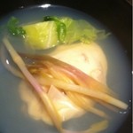 くろぎ - 蛤真丈汐仕立て　春キャベツ