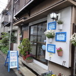 手作りちーずけーきせんもん店　やまぐち - 民家を改造されたようです。