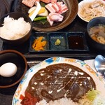 Himi Gyuuya - カレーと焼肉セット　どちらか１つで十分満足できる量です。