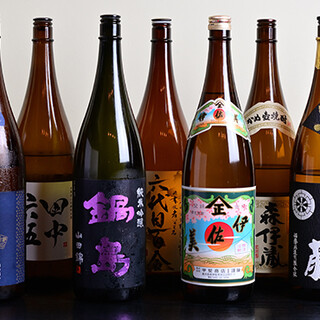全国から厳選する日本酒を中心に、豊富なお酒をラインナップ
