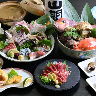 除了海鲜之外，我們還提供各種嚴格挑選的食材製成的特色菜餚。提供主廚搭配套餐