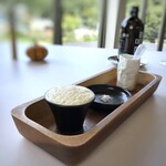 MAISON LAFITE - ◆パン用の「ホイップバター」「岩塩」「オリーブオイル」。ホイップバターが美味しくて､この日もお代わりしました。^^