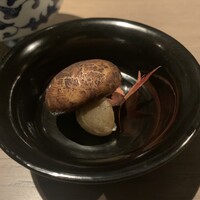 飄香 広尾店 - 原木椎茸のパウダーが入った椎茸に見立てた蒸しパン