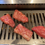 Jei Eizennou Mi-To Fu-Zu Chokuei Yakiniku Pyua - ジュウジュウ