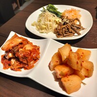 焼肉 じゅん - キムチ盛合せとナムル