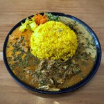 Dracaena curry - ＊上から、副菜も添えられ女性らしい盛り付けで、彩りもキレイ。