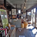 NIIGATA COFFEE DONYA BAY STANDARD - ウッディな店内