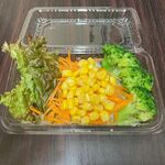 葵どり - レタス、キャベツ、ニンジン、ブロッコリー、コーンを組み合わせた彩り豊かなサラダです。
ドレッシングはお好みに合わせてお選びください。
