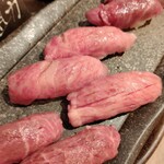 にくの助 - シンシン、友三角、ランプの肉寿司